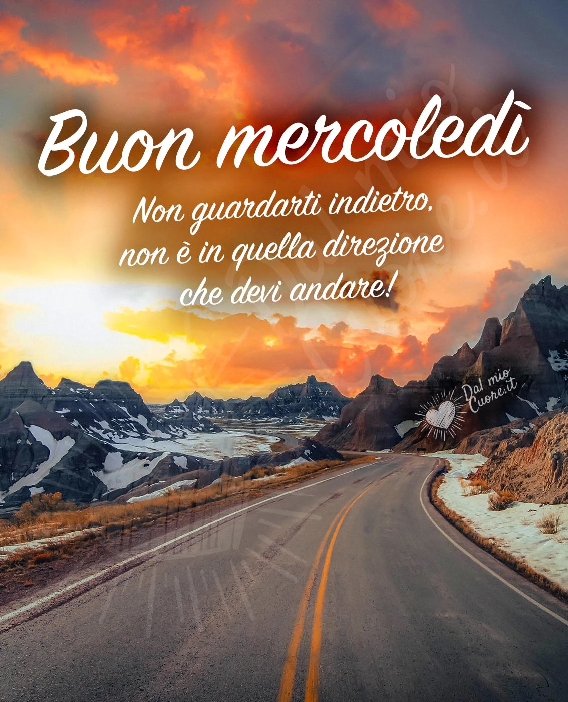 Buon mercoledì con alba, paesaggio di montagna e frase