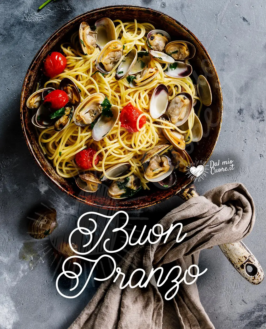 Buon pranzo (immagini di pasta con le vongole) Buon pranzo (immagini di pasta con le vongole)