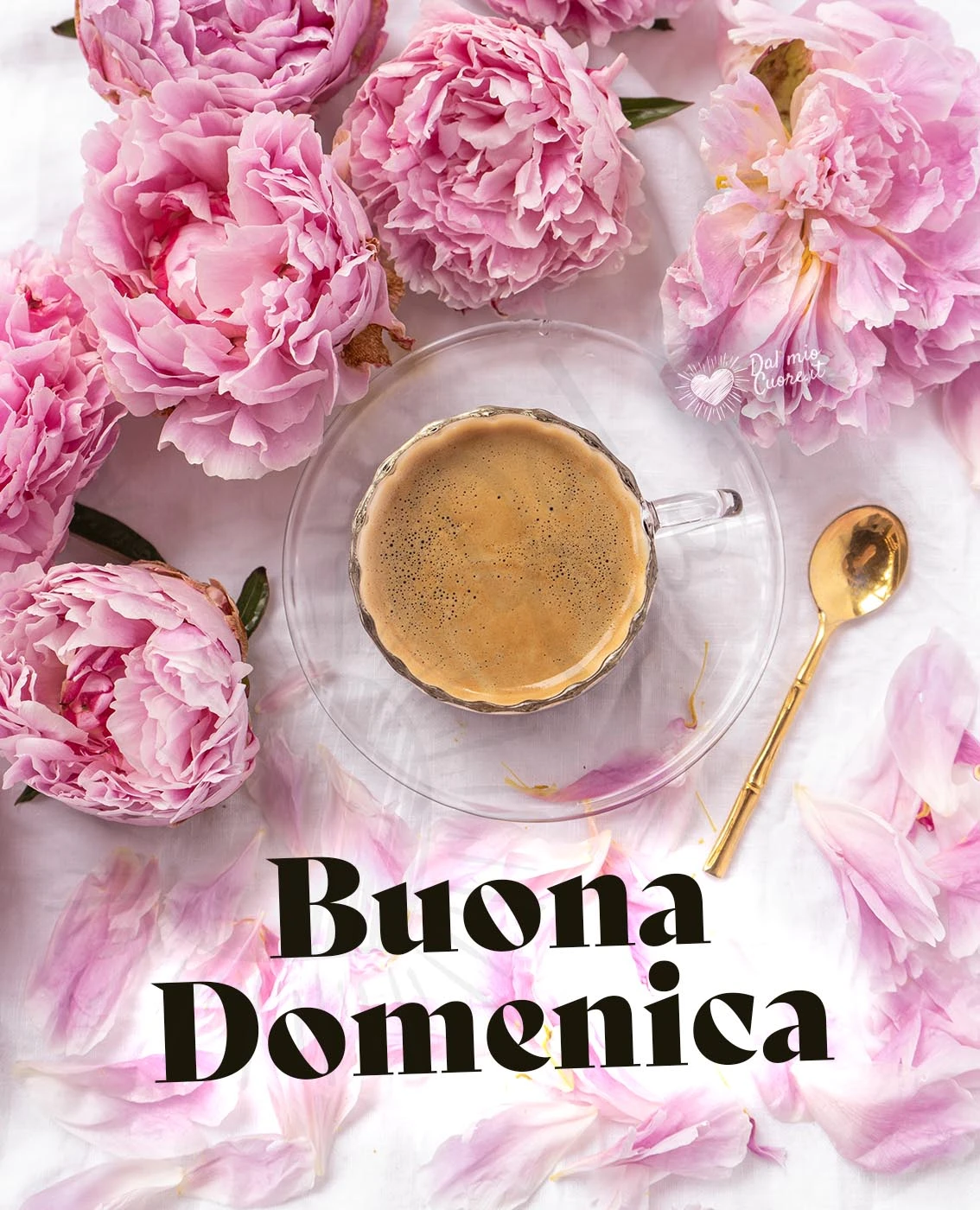 Buona domenica con tazzina di caffè e fiori