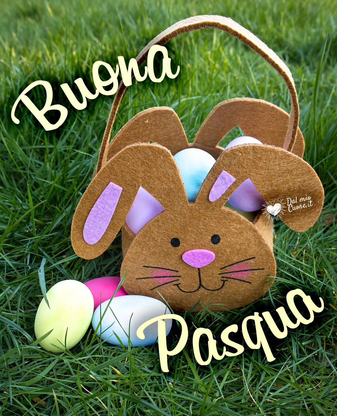 Buona Pasqua con uova e coniglietto
