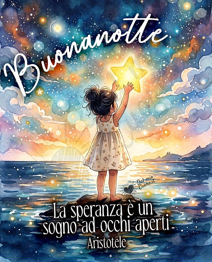 Bambina seduta in un mare fiabesco che sfiora una stella cadente luminosa con aforisma di Aristotele e scritta Buonanotte.