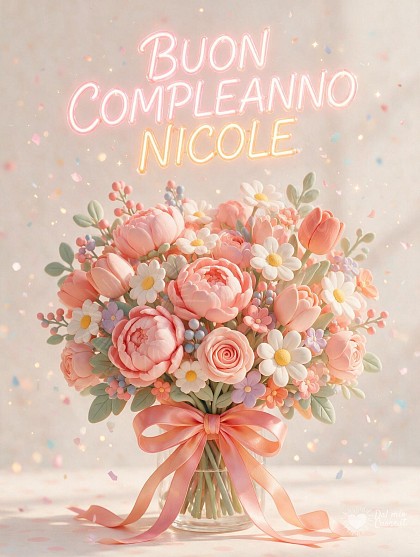 Scenografico bouquet primaverile in stile argilla 3D con peonie rosa, tulipani e margherite avvolti da un nastro di seta dorato.