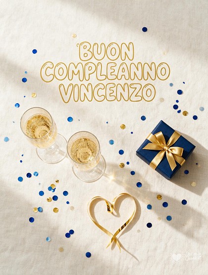 Composizione vista dall'alto con due calici di cristallo colmi di bollicine dorate, coriandoli blu e oro, nastri festosi e pacchetto regalo.