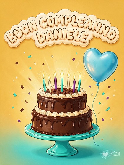 Torta di compleanno con glassa al cioccolato e candeline accese per Daniele.