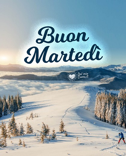Buon martedì invernale con paesaggio di montagna innevato