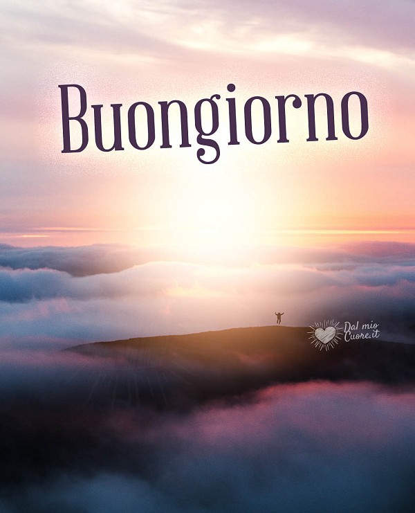 Buongiorno con alba tra le nuvole