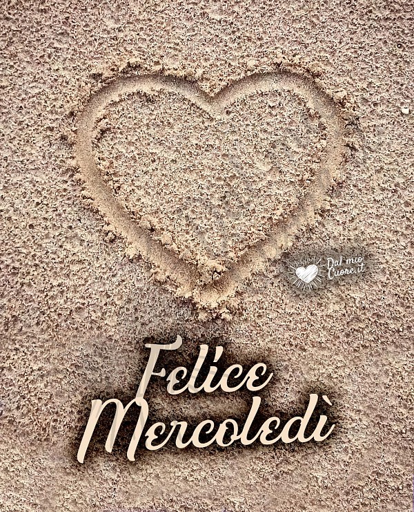 Felice Mercoledì (imm buon mercoledì con cuore sulla sabbia)