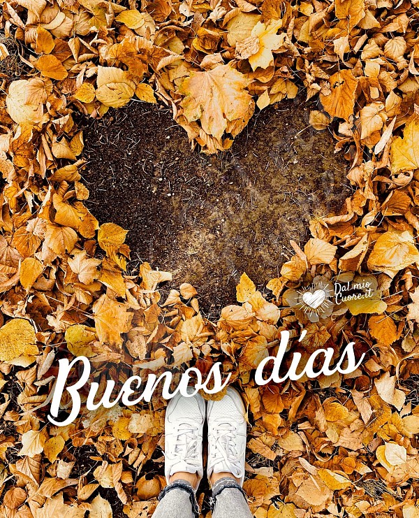 Imagen de buenos días de otoño con corazón de hojas