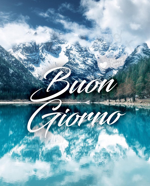 Buon giorno con paesaggio di montagna