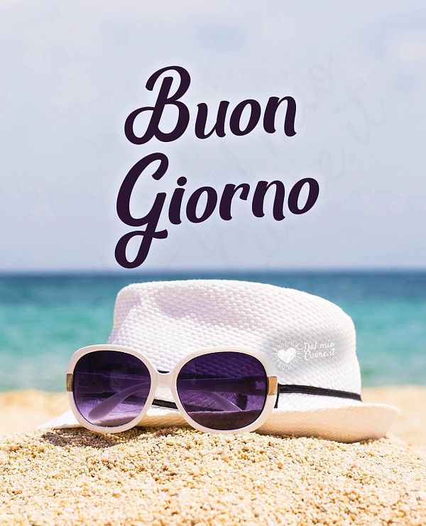 Buon giorno estivo con cappello e occhiali da sole