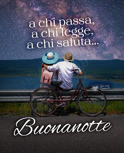 Cielo serale con nuvole morbide e stelle scintillanti con il messaggio A chi passa, a chi legge, a chi saluta... buonanotte.