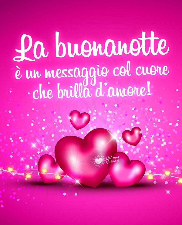 Cuori luminosi brillanti in un'atmosfera magica notturna con la frase La buonanotte è un messaggio col cuore, che brilla d'amore.