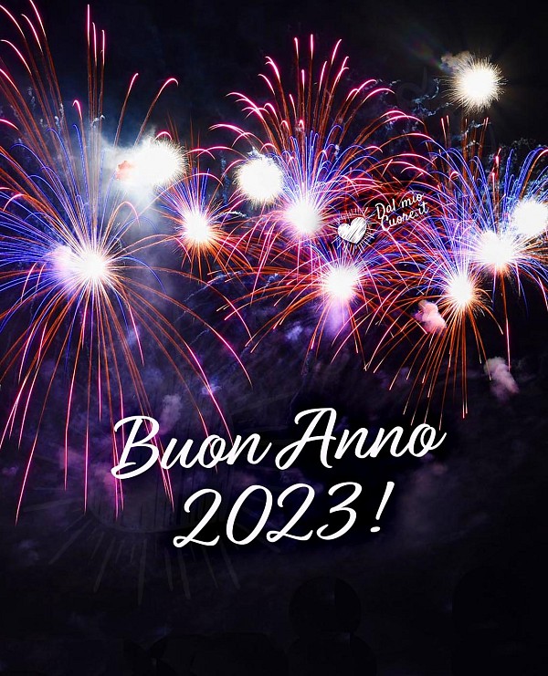 Buon anno 2023 con fuochi d'artificio