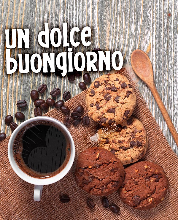 Un dolce buongiorno con caffè e biscotti
